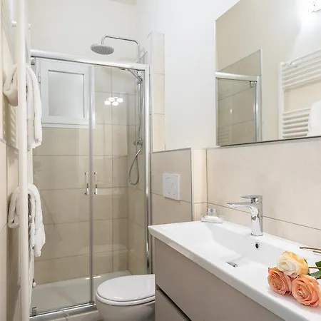 Ognissanti 3 Bedrooms Apartment Florence