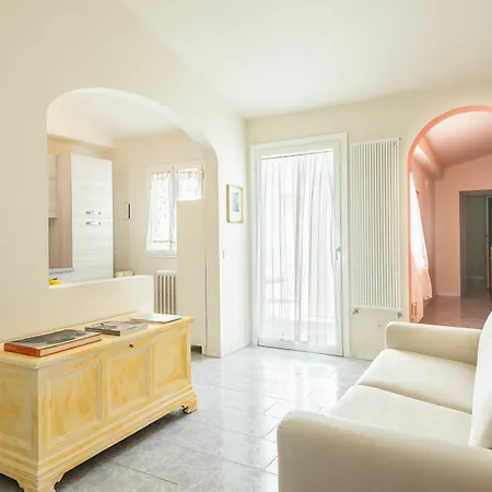 Ognissanti 3 Bedrooms *